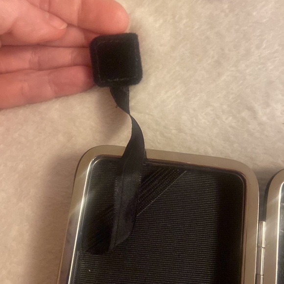 BCBG Clasp Case/Phone Case NWT - Picture 8 of 8